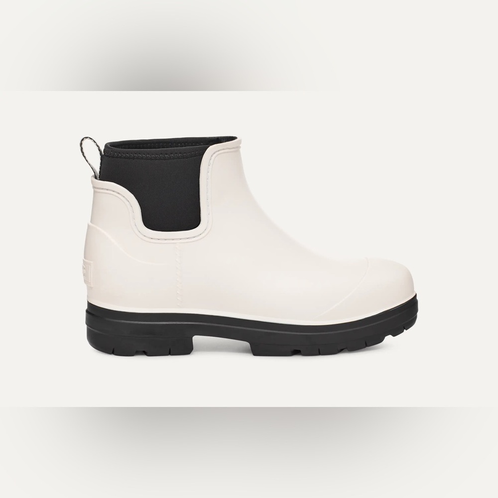 UGG Women's Short Chelsea Waterproof Boot in Cream and Black